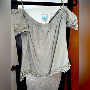 Cloth & Stone Off-the-shoulder Top (size medium)